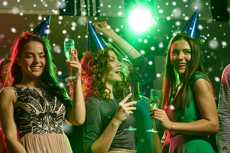 新派,假期,庆祝,夜生活人们的微笑的朋友带着杯含酒精的香槟俱乐部雪的效果背景图片
