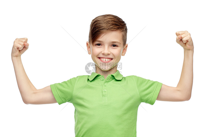 童,力量,力量人的快乐的微笑男孩绿色马球T恤强大的拳头图片