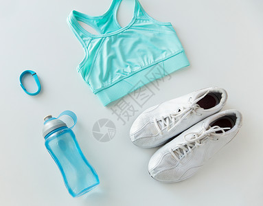 运动,健身,健康的生活方式,氧训练物体女运动服装,心率手表瓶子图片