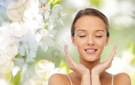 美丽,人,护肤健康理念微笑的轻女人手的绿色自然背景樱花图片