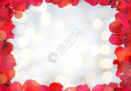 爱情,浪漫,情人节假期的红色玫瑰花瓣空白框灯光背景图片