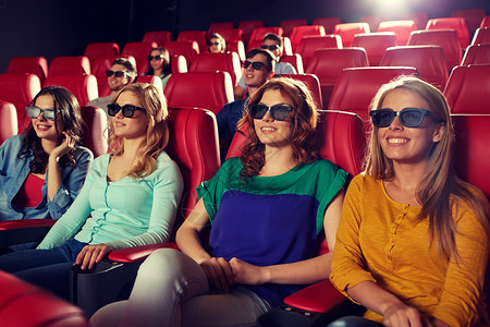 电影,技术,娱乐活动人们的快乐的朋友与3D眼镜看电影剧院图片
