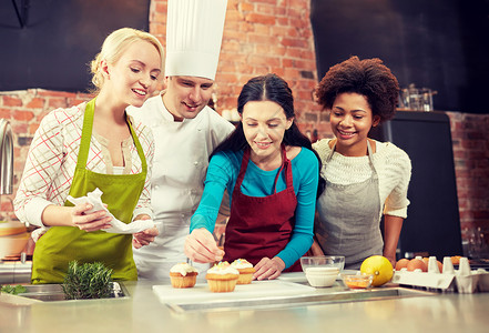 烹饪课,烹饪,包店,食物人的快乐的女男厨师厨房烘焙图片