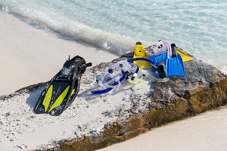 潜水,浮潜,休闲暑假的海滩上的围巾,具脚蹼图片