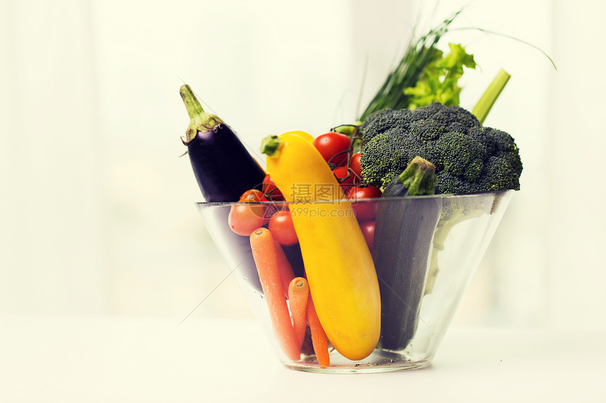 饮食,蔬菜食品,健康饮食物品的成熟的蔬菜璃碗桌子上图片