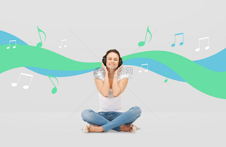 技术,音乐幸福微笑的轻妇女少女耳机灰色背景音乐波与音符图片