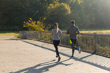 健身,运动,人慢跑的夫妇户外跑步图片