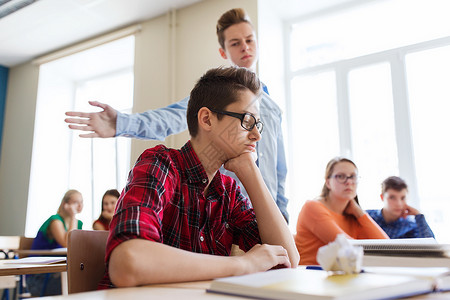 教育,欺凌,社会关系人的同学学校的学生男孩犯罪图片