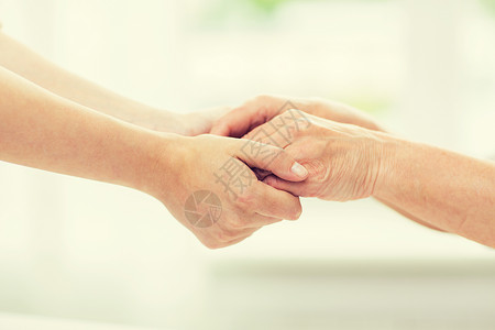 护理学人,龄,家庭,照顾支持的密切老妇女轻妇女的手背景