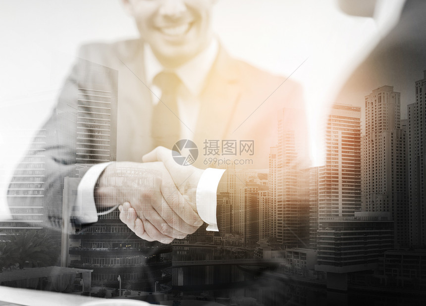 商业办公室两个商人办公室握手两个商人办公室握手图片