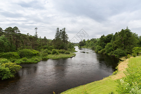 自然景观爱尔兰河谷河流景观查看爱尔兰山谷的河流图片