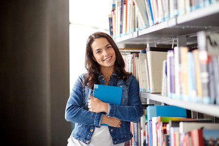 教育,高中,大学,学人的微笑学生女孩图书馆读书图片