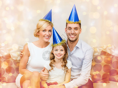 庆祝,家庭,节日生日蓝色帽子庆祝的幸福家庭图片
