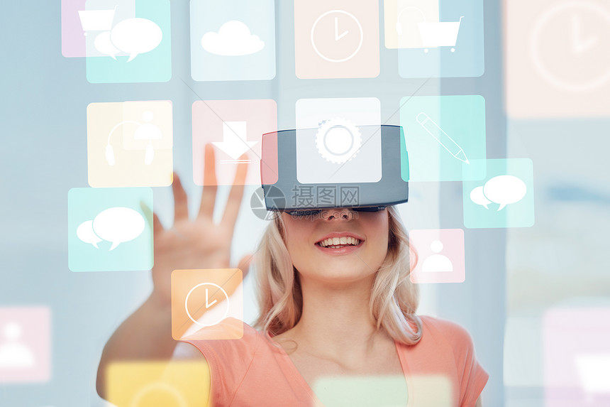 技术,增强现实,多媒体人的快乐的轻妇女与虚拟耳机3D眼镜看菜单图标图片