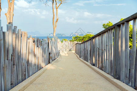 旅游,暑假,度假休闲道路与围栏海边图片