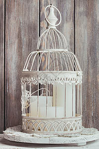 鸟笼里三支白色诞蜡烛破旧别致的家居装饰诞蜡烛图片