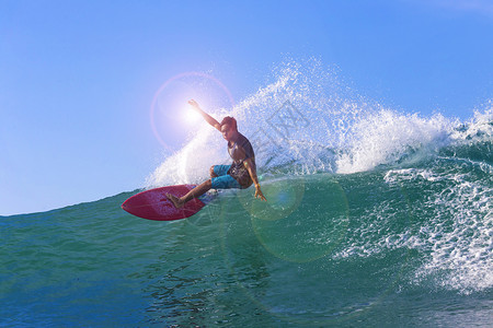 冲浪者惊人的蓝色波浪,巴厘岛背景图片