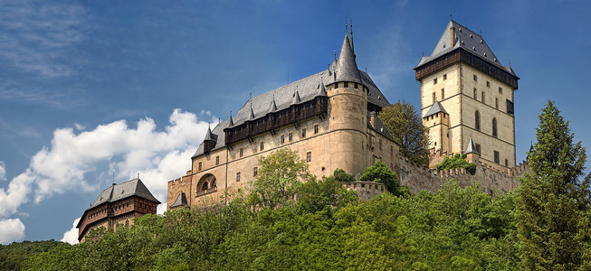 捷克共国卡尔斯特恩皇家城堡全景图片