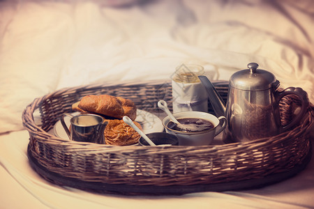 早餐床上托盘老式咖啡壶图片