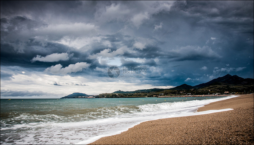 那里,山脉与大海相遇,个暴风雨的日子,比利牛斯东方,法国图片