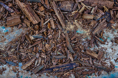 小碎片木匠桌子上小木块的抽象背景背景