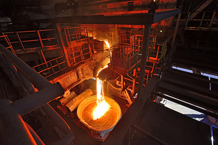 钢厂钢包液态铁背景图片