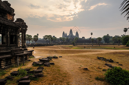 吴哥窟高棉寺庙建筑群的部分,东南亚的古代兰马克礼拜场所受游客的欢迎西姆收获,柬埔寨背景图片