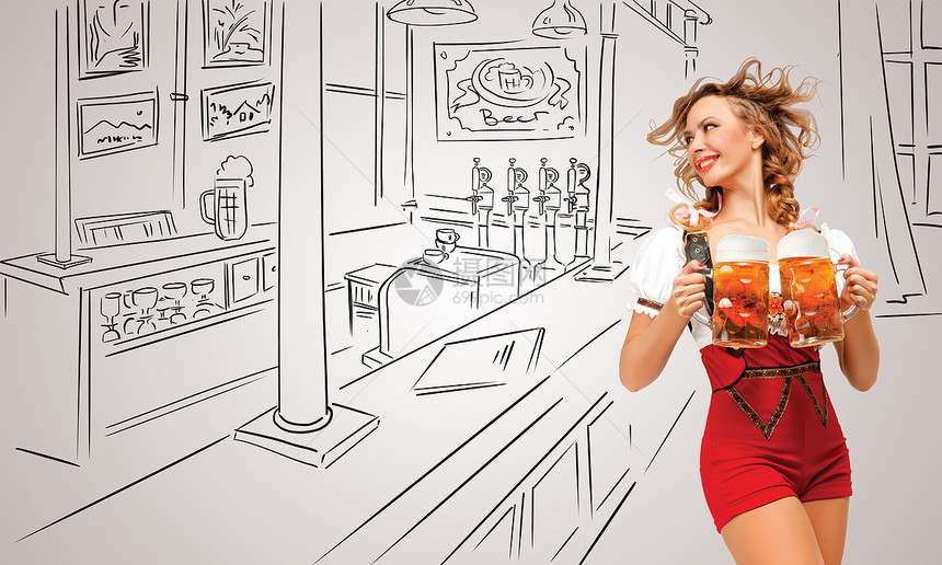轻微笑感的瑞士女人穿着红色跳线短裤与吊带的形式,传统的Dirndl,提供两个啤酒杯灰色粗略的背景图片