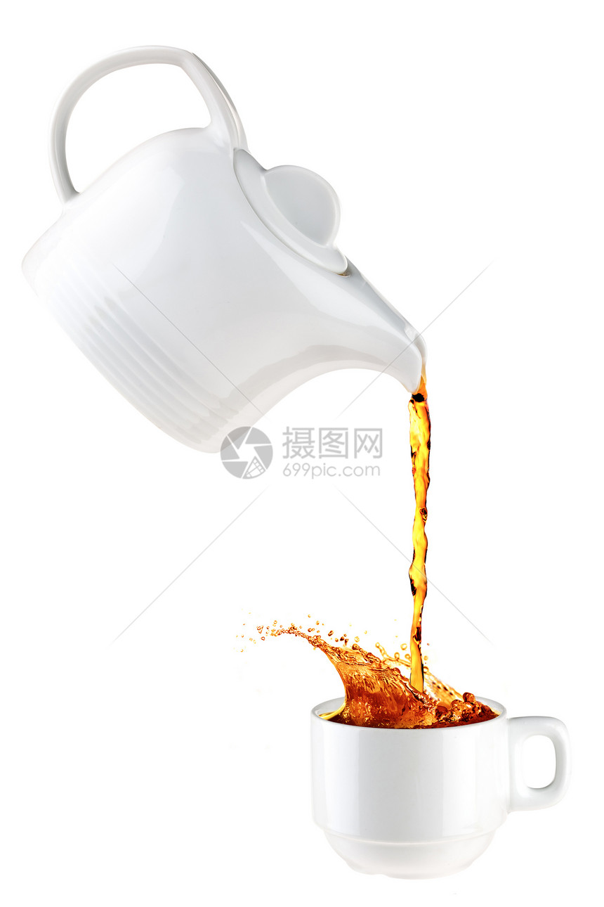 茶壶把茶倒个白色的杯子里图片