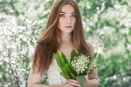 仿真百合花美美丽的轻女子与百合花的山谷肖像关于自然的女孩春天的花朵时尚美背景