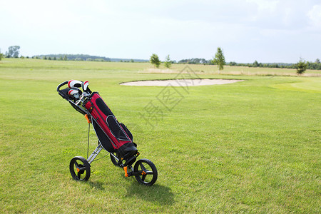 高尔夫球杆包推杆高尔夫球场抗天空图片