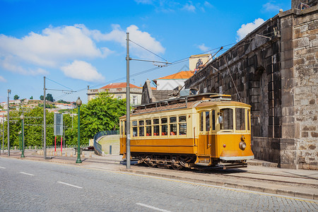 葡萄牙波尔图街上的历史电车电的高清图片素材