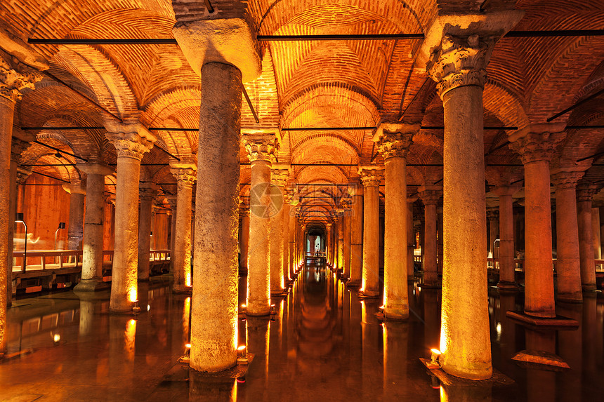 巴西蓄水池土耳其YerebatanSarayi沉没的宫殿,位于土耳其伊斯坦布尔市下的几百个古代蓄水池中最大的个图片