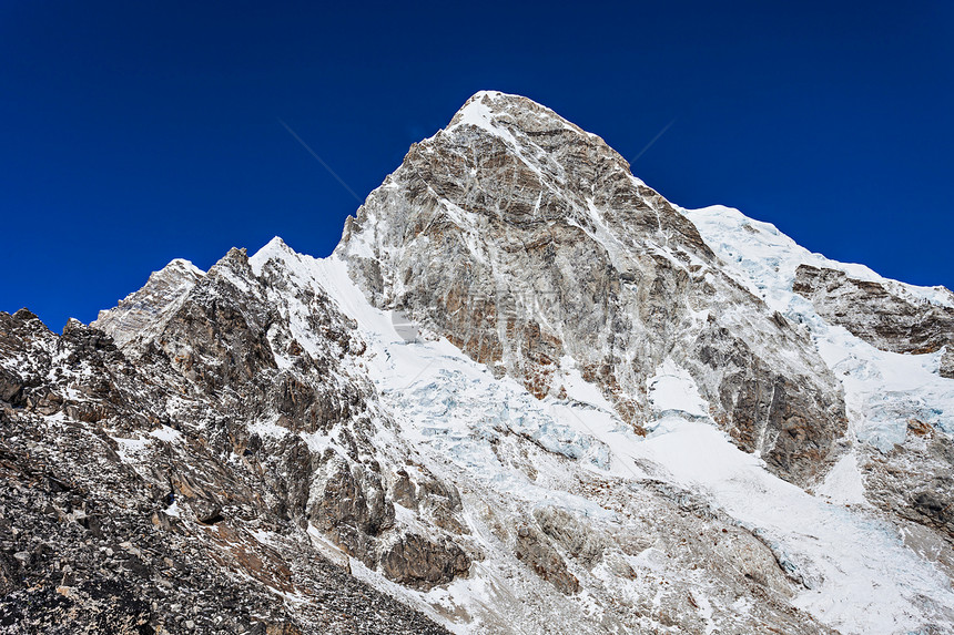珠穆朗玛峰地区的Pumori山,尼泊尔喜马拉雅图片