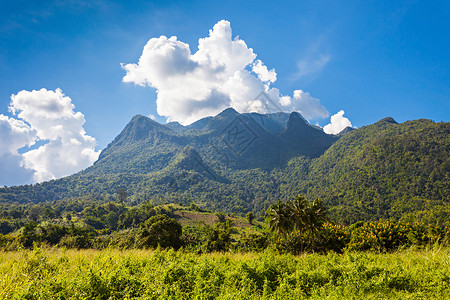 多良川道泰国江道公园的石灰岩山泰国三高背景图片