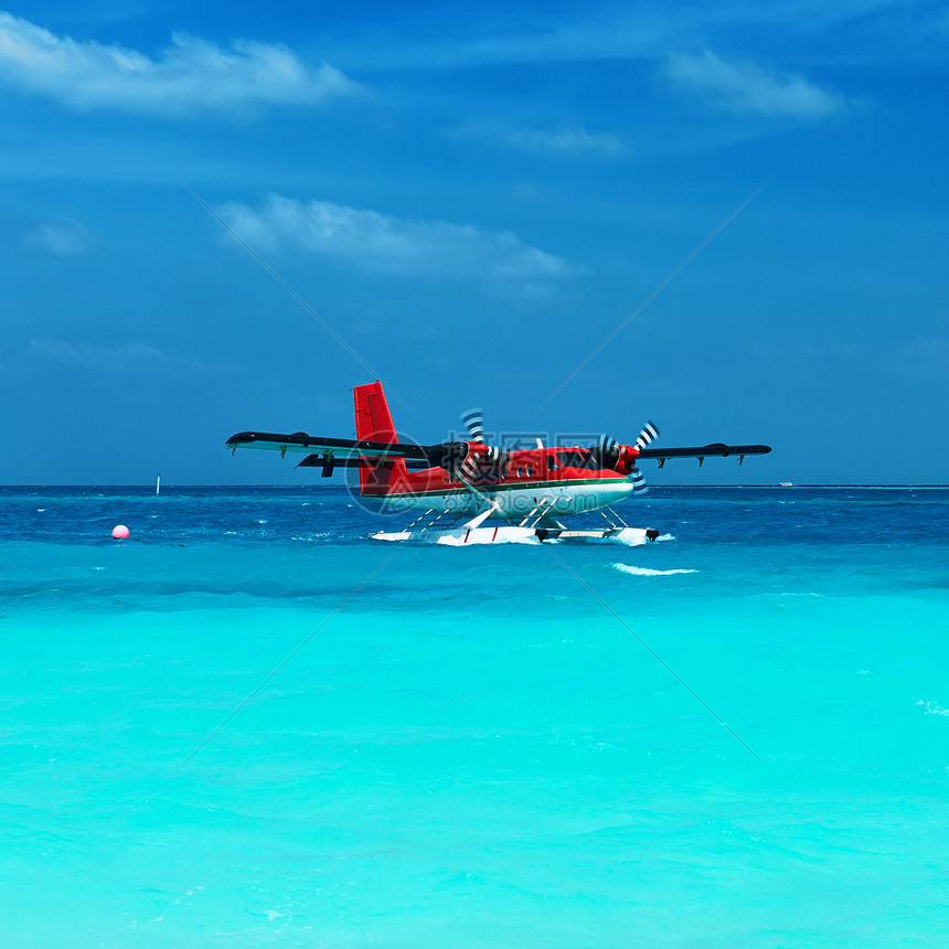 马尔代夫的双水獭红色水上飞机图片