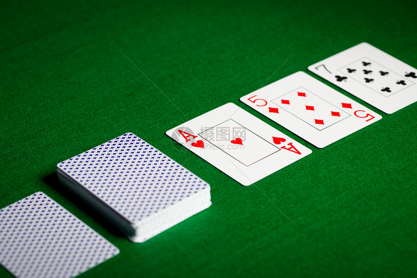 赌场,扑克娱乐活动扑克牌绿色桌子表图片