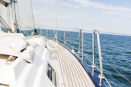度假旅行游轮休闲帆船帆船游艇甲板海洋的图片