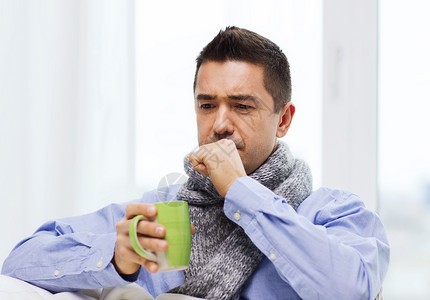 医疗保健,人医学患流感咳嗽家喝热茶的病人图片