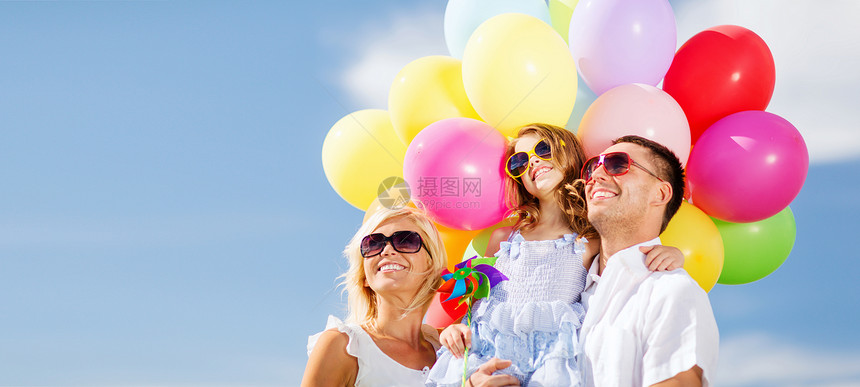 暑假,庆祝,孩子人的家庭与彩色气球图片