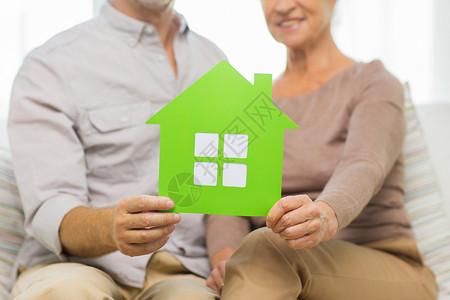 家庭,关系,房地产,龄人的亲密的幸福老夫妇与绿色纸屋削减家里图片