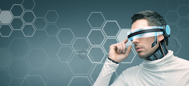 人,技术,未来,网络进步人与未来的三维眼镜微芯片植入传感器蓝色背景与六角形结构背景图片