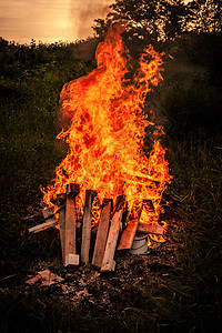 自然环境中的营地篝火户外高清图片素材