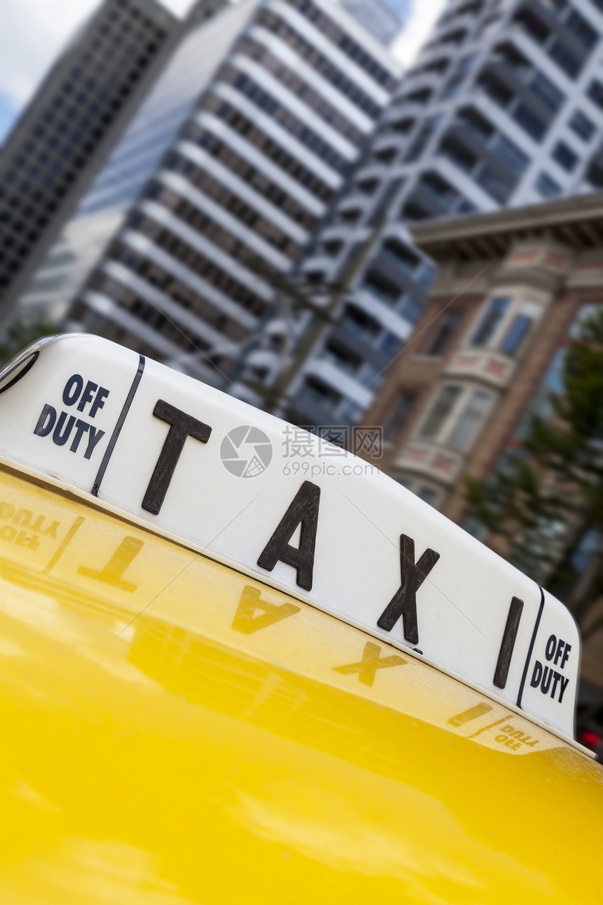 屋顶标志移动纽约市黄色出租车图片