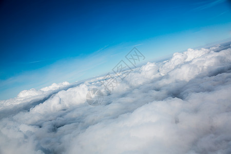 蓝天与云鸟的照片高清图片