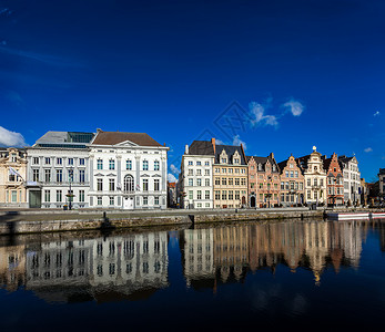 旅行比利时中世纪欧洲城市背景与运河科珀莱街,根特,比利时图片