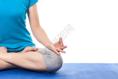 瑜伽垫莲花姿势交叉腿的位置,以冥想与下巴泥精神姿态的意识图片