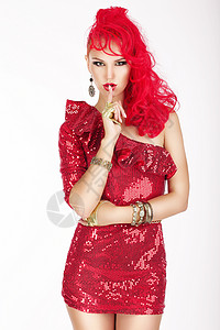 秘密漂亮的女人,红色的头发衣服,沉默的标志嘘图片
