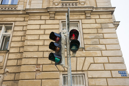 红色红绿灯建筑,布拉格,捷克共国图片