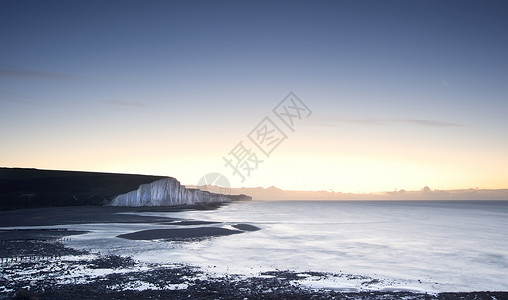 冬天日出时,七个姐妹英国粉笔悬崖高清图片